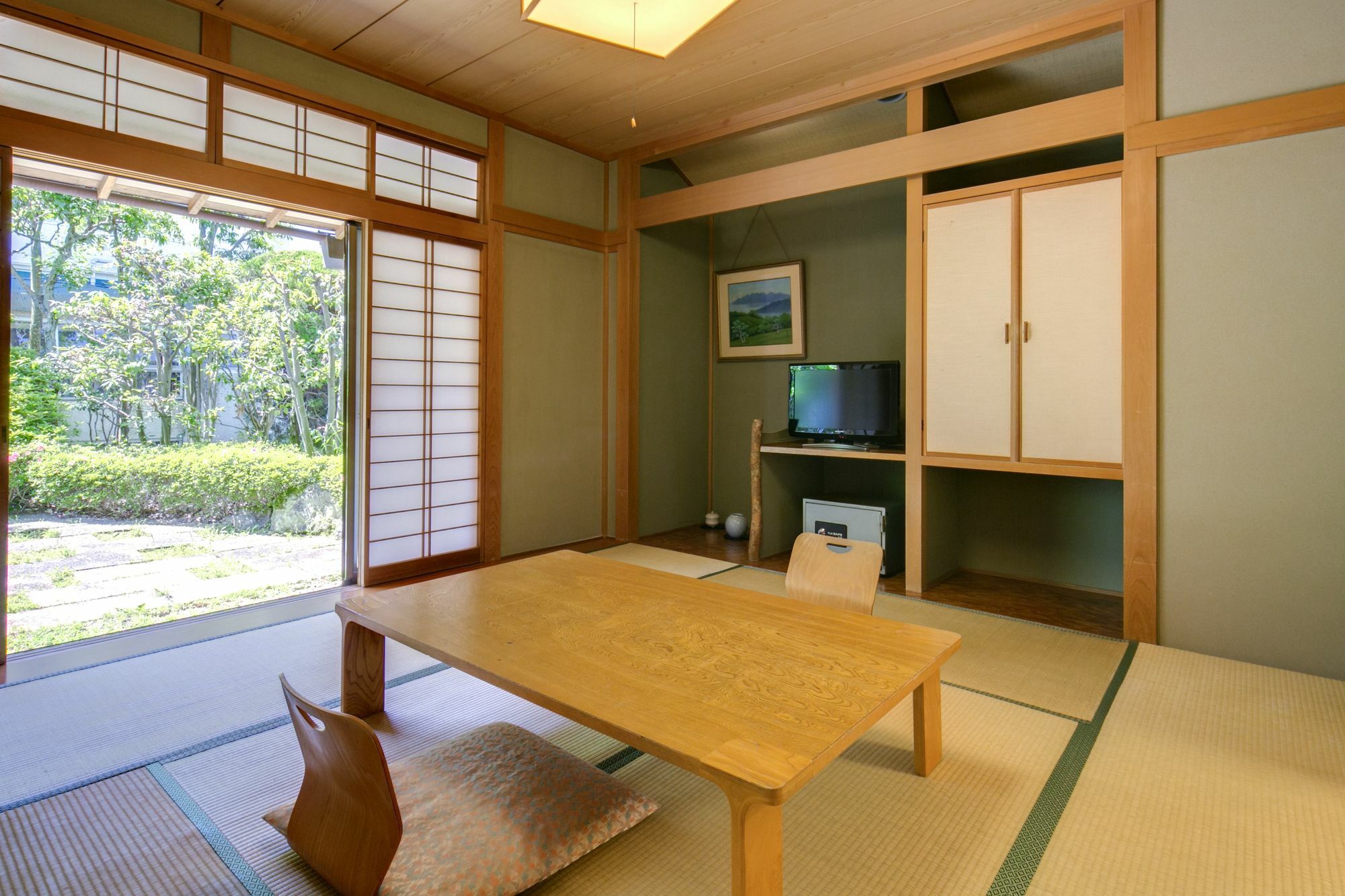 Yugawara-Onsen Manyoso Hotel Exterior photo